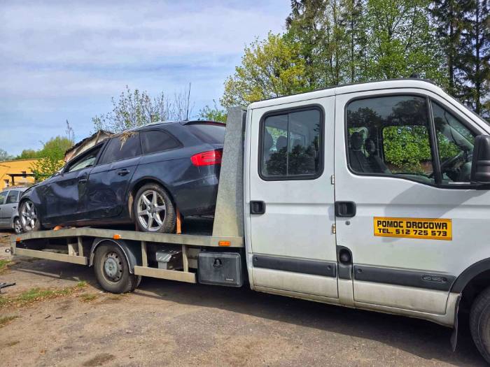 Audi A4 Avant po kolizji na lawecie