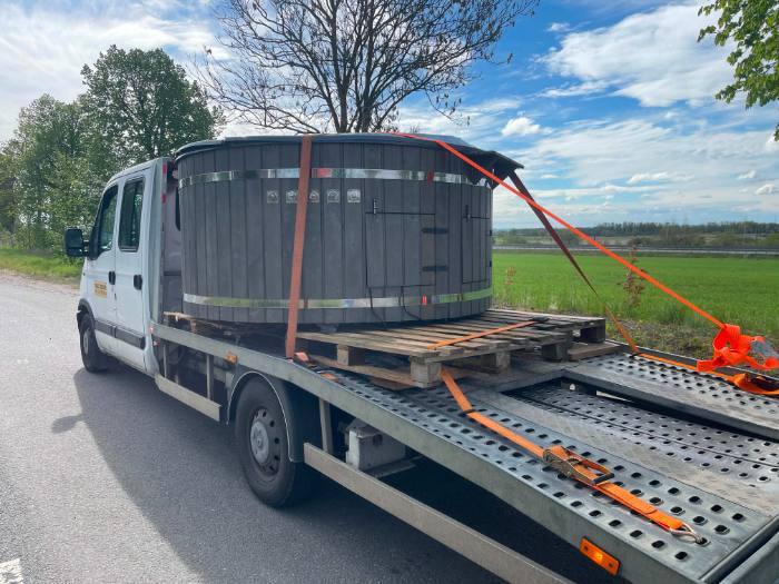 Transport jacuzzi SPA na lawecie